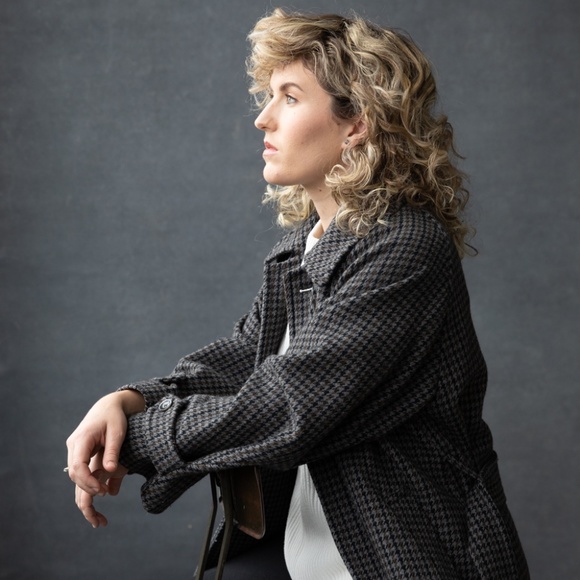 Meet your Posher, Monet - Picture 3 of 3